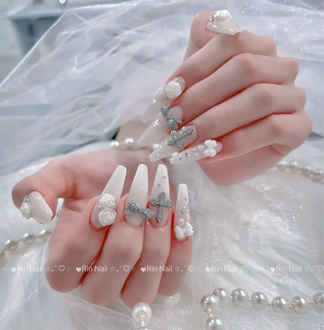ネイル ブルー フラッシュネイル フラワーネイル ホログラムネイル キラキラネイル ハンドネイル Rin Nail 新大久保店のネイルデザイン