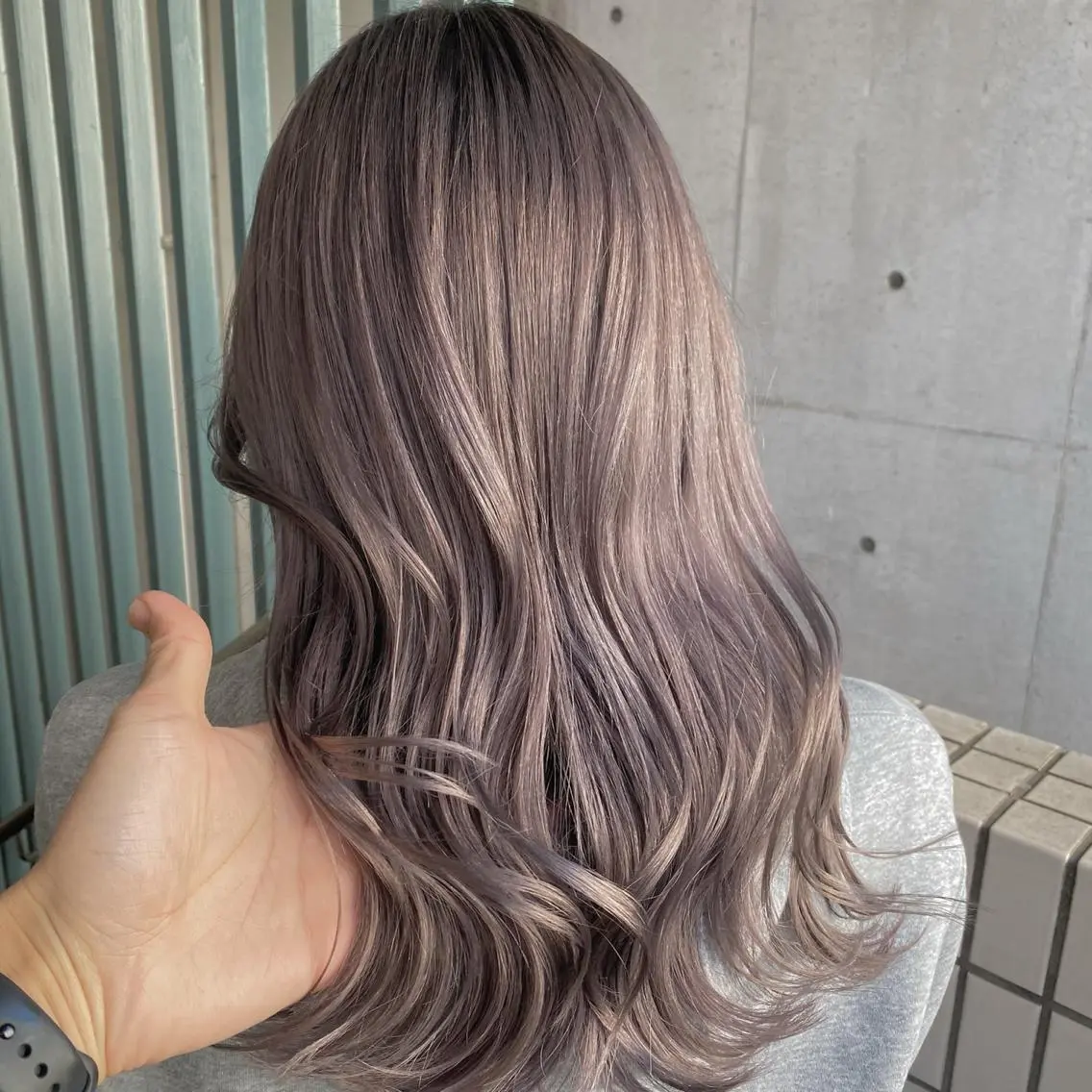 ミディアム カラー ブリーチ ピンクカラー バイオレットカラー ヘアカラー ヤクシジ レンのヘアスタイル