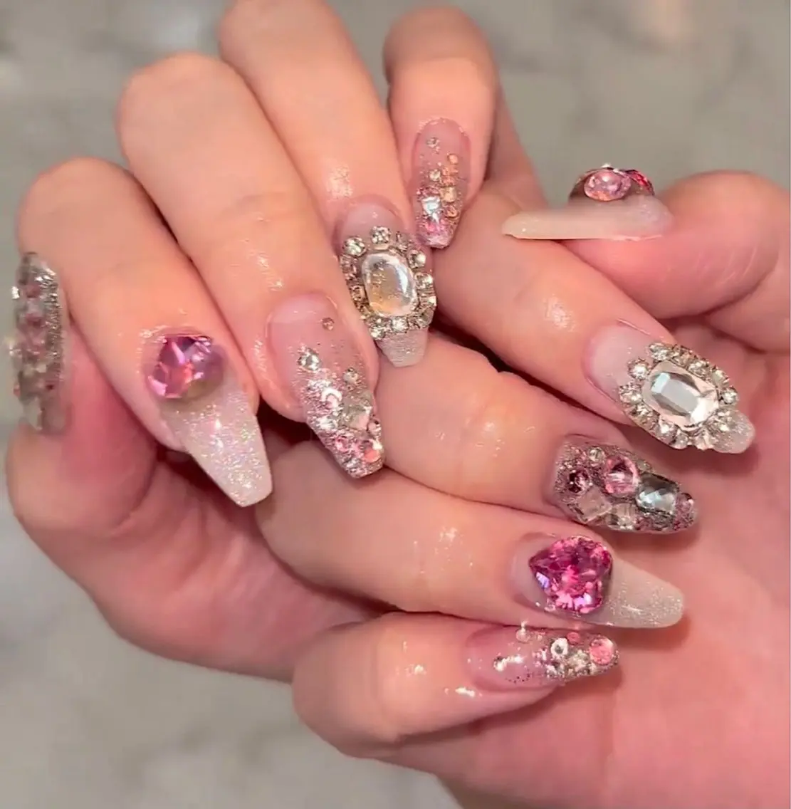 ネイル マグネットネイル ピンク ネイルチップ 冬ネイル Lee Nailsのネイルデザイン