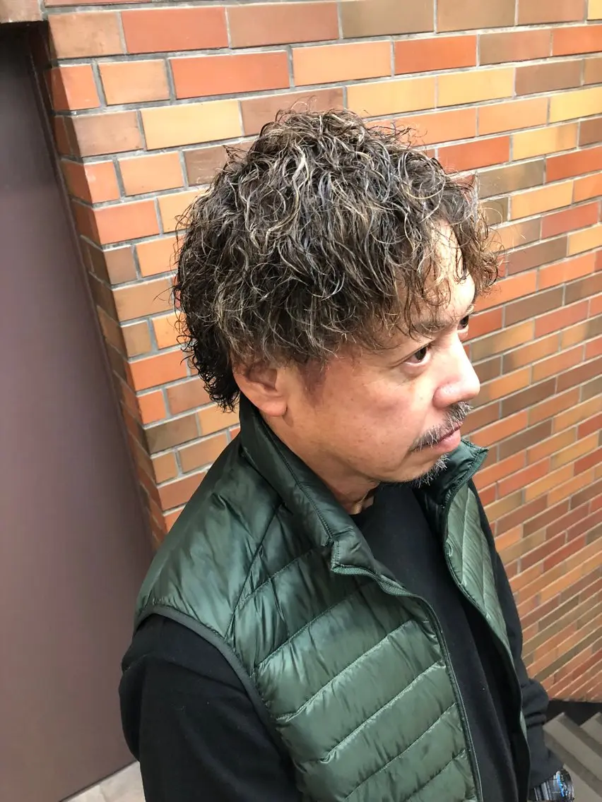 カラー パーマ メンズ メンズハイライト ハイライトカラー カット ヘアカラー パーマ TOSHIKI| 上福岡メンズ|副店長のヘアスタイル