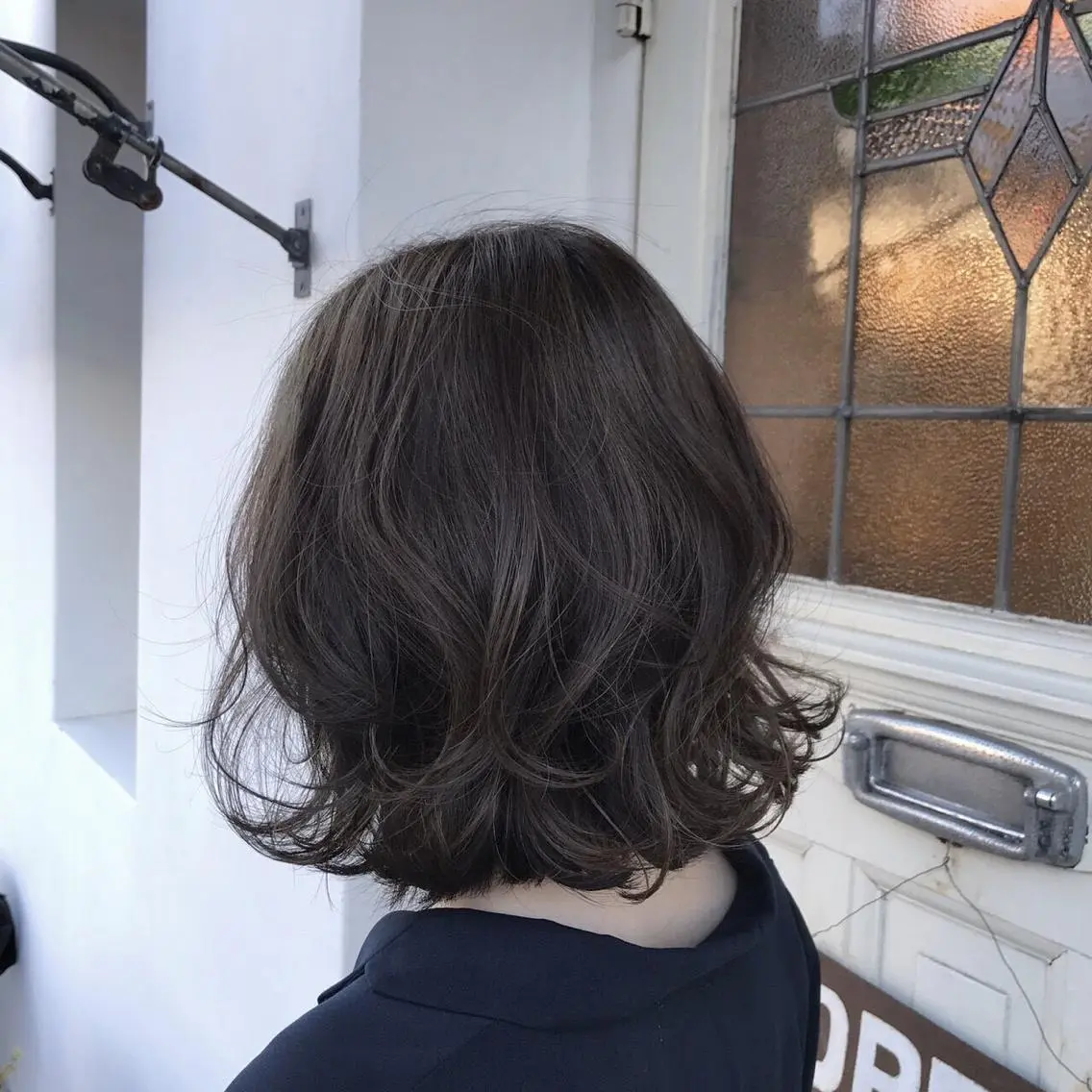 ミディアム カラー アディクシーカラー グレージュ h a k u 大倉 卓人のヘアスタイル