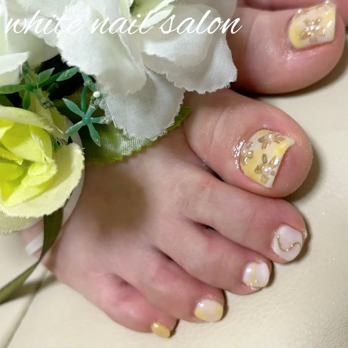 ネイル ホワイト フットネイル white nail salonのネイルデザイン