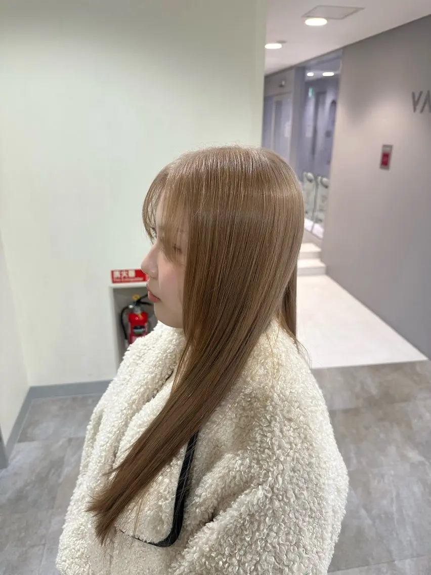 ロング ヘアカラー ハイトーン✖️ 縮毛矯正シュンペイのヘアスタイル
