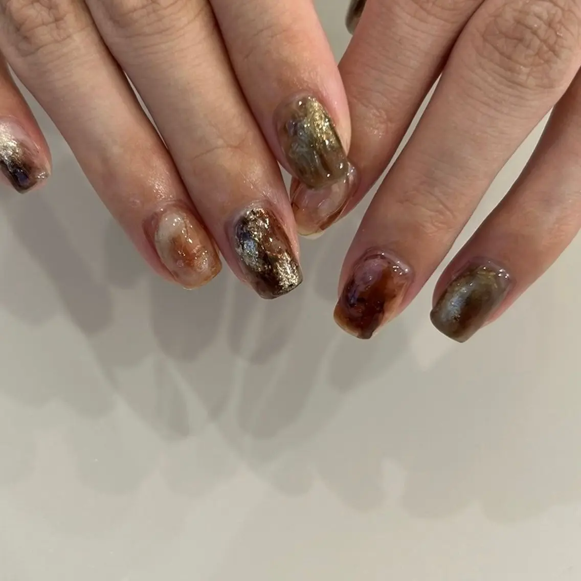 ネイル ブラウン ニュアンスネイル ハンドネイル nail◯ petitnanoのネイルデザイン