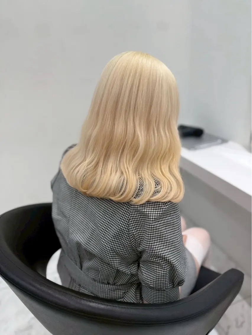 セミロング カラー ブリーチ 透明感カラー ハイトーンカラー ヘアカラー ハイトーンカラー💞 くるみ🎀のヘアスタイル