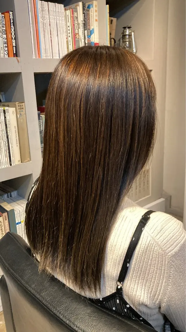 セミロング カラー ブリーチ ハイライトカラー イルミナカラー ハイライト ヘアカラー 三上 琳のヘアスタイル
