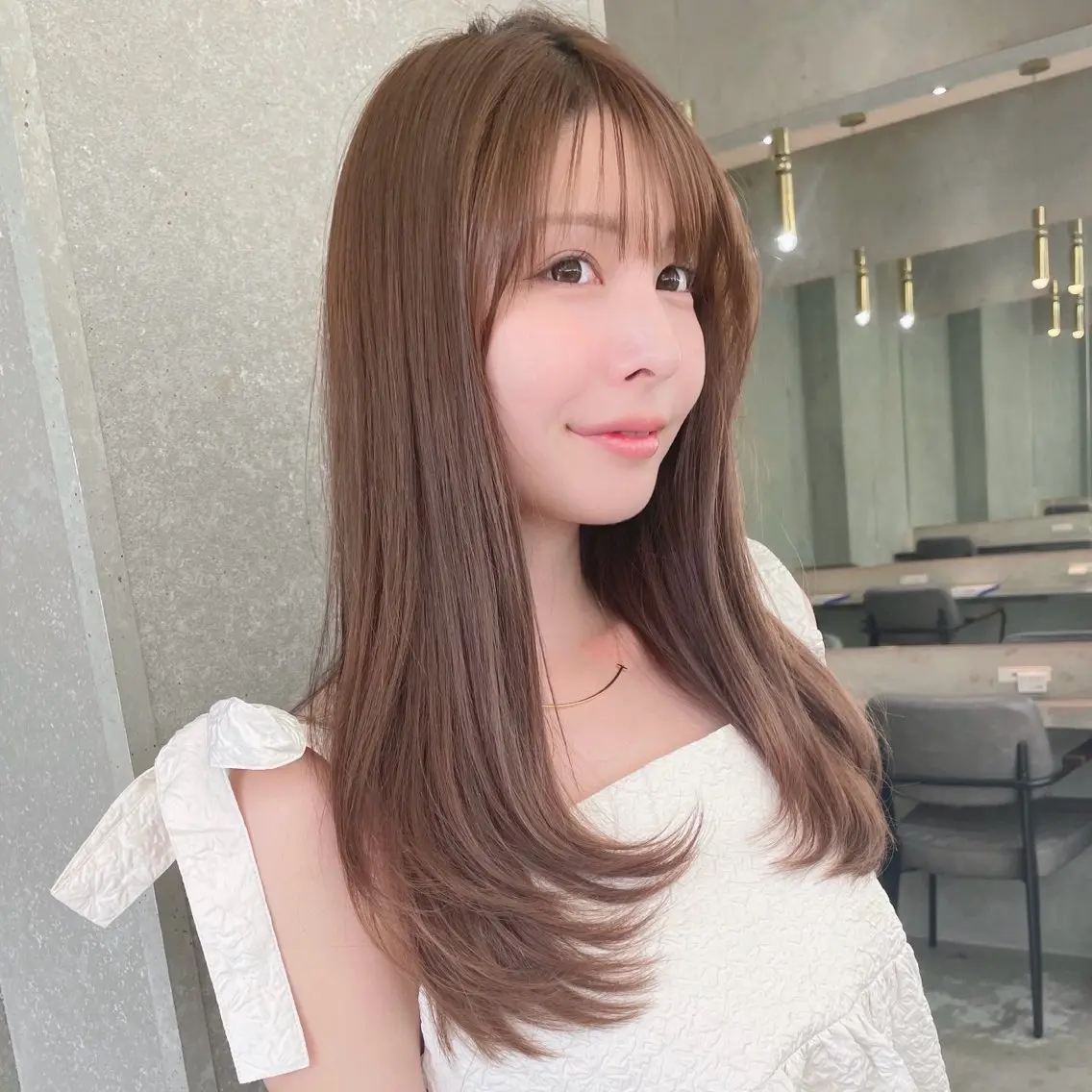 セミロング カット ヘアカラー トリートメント 山本翔一郎 韓国顔周りレイヤーのヘアスタイル