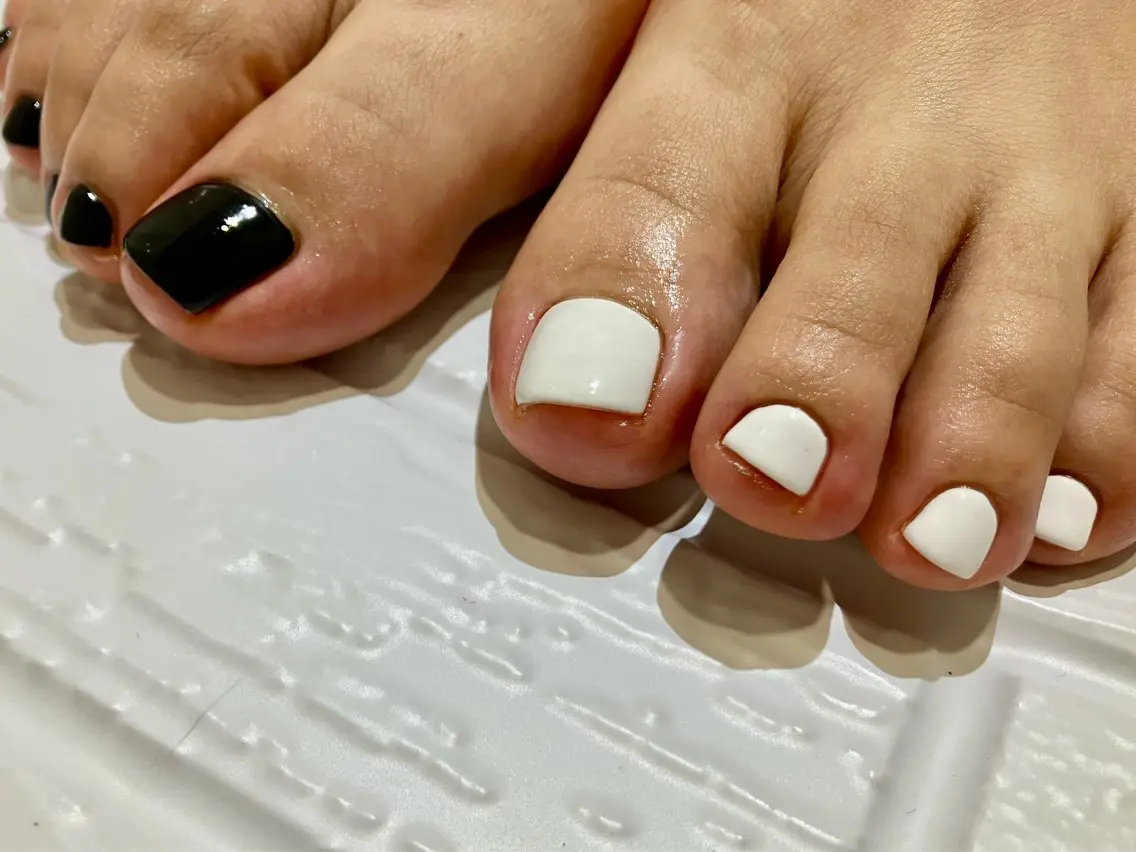 ネイル フットネイル ワンカラーネイル フットネイル Noa新越谷 Makikoのネイルデザイン