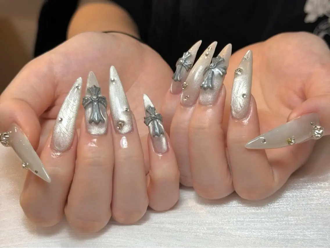 ネイル アートネイル オーロラネイル フレンチネイル ジェルネイル グラデーション ハンドネイル Sora Nail Studioのネイルデザイン