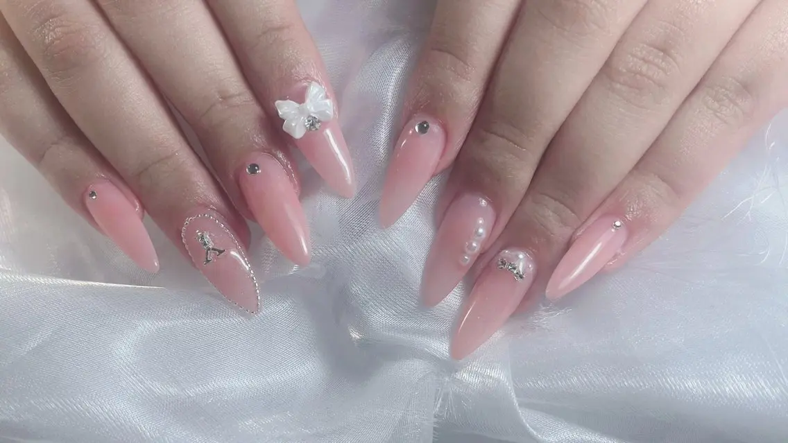 ネイル アートネイル グラデーション キラキラネイル ニュアンスネイル オフィスネイル ハンドネイル Amee Nail Salonのネイルデザイン