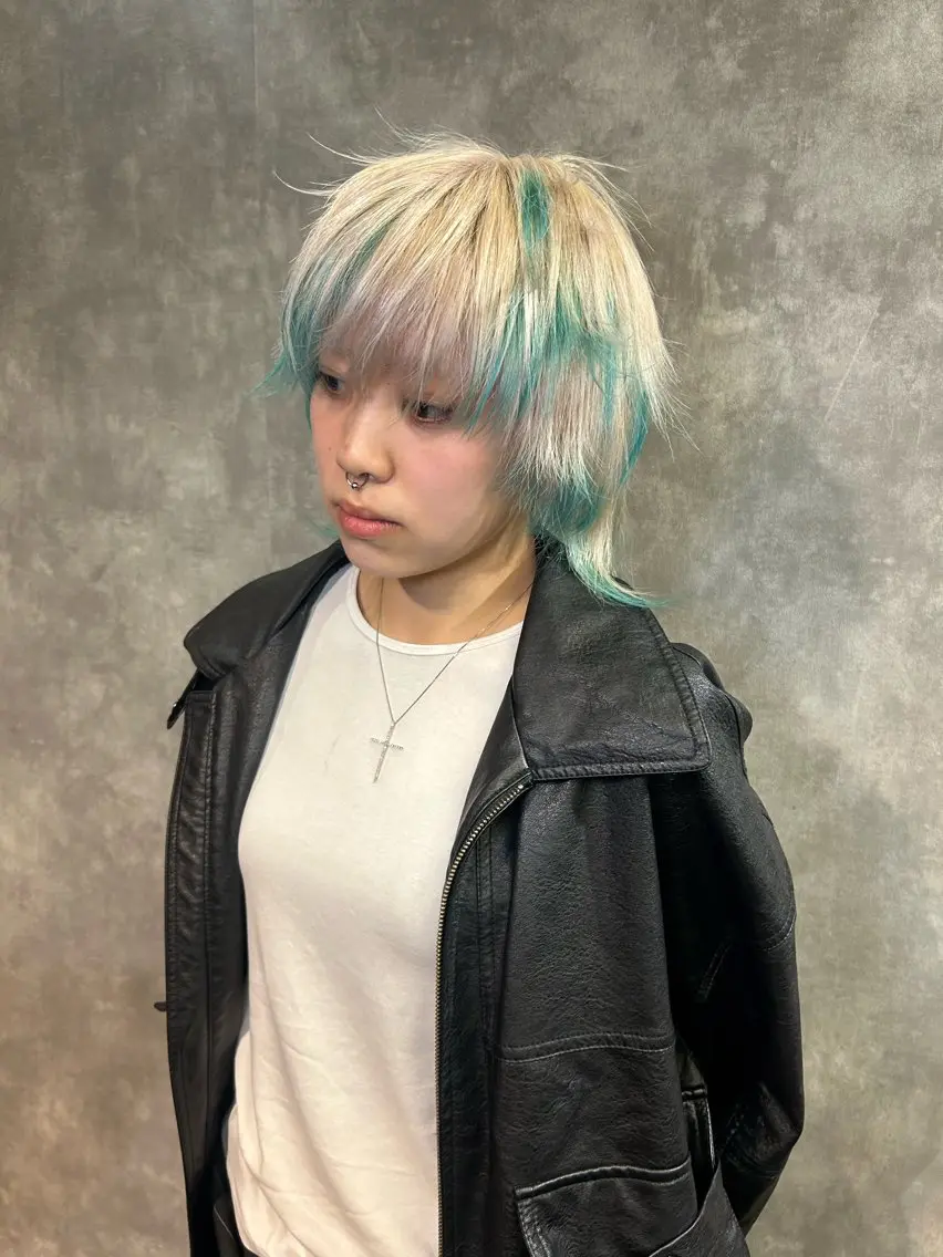 ショート ヘアカラー 鈴木 華奈のヘアスタイル