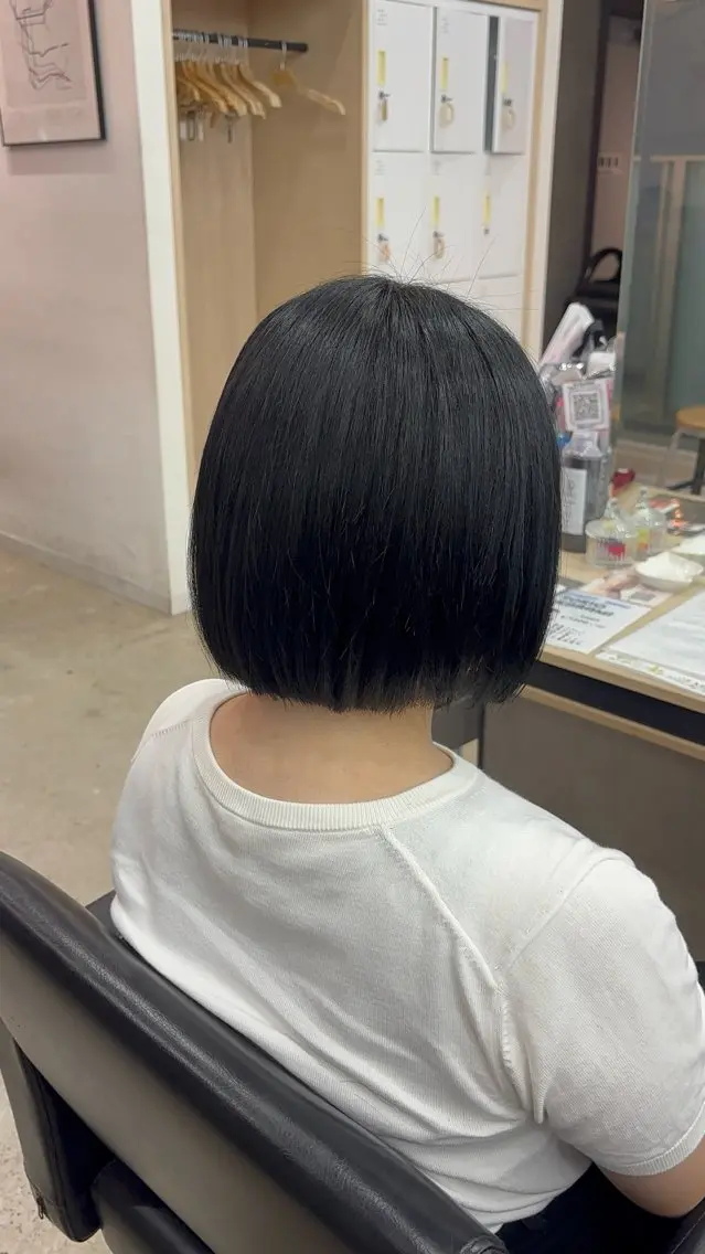 ショート カラー カット ヘアカラー トリートメント 🪽髪質改善縮毛矯正 🤍MIU🤍のヘアスタイル
