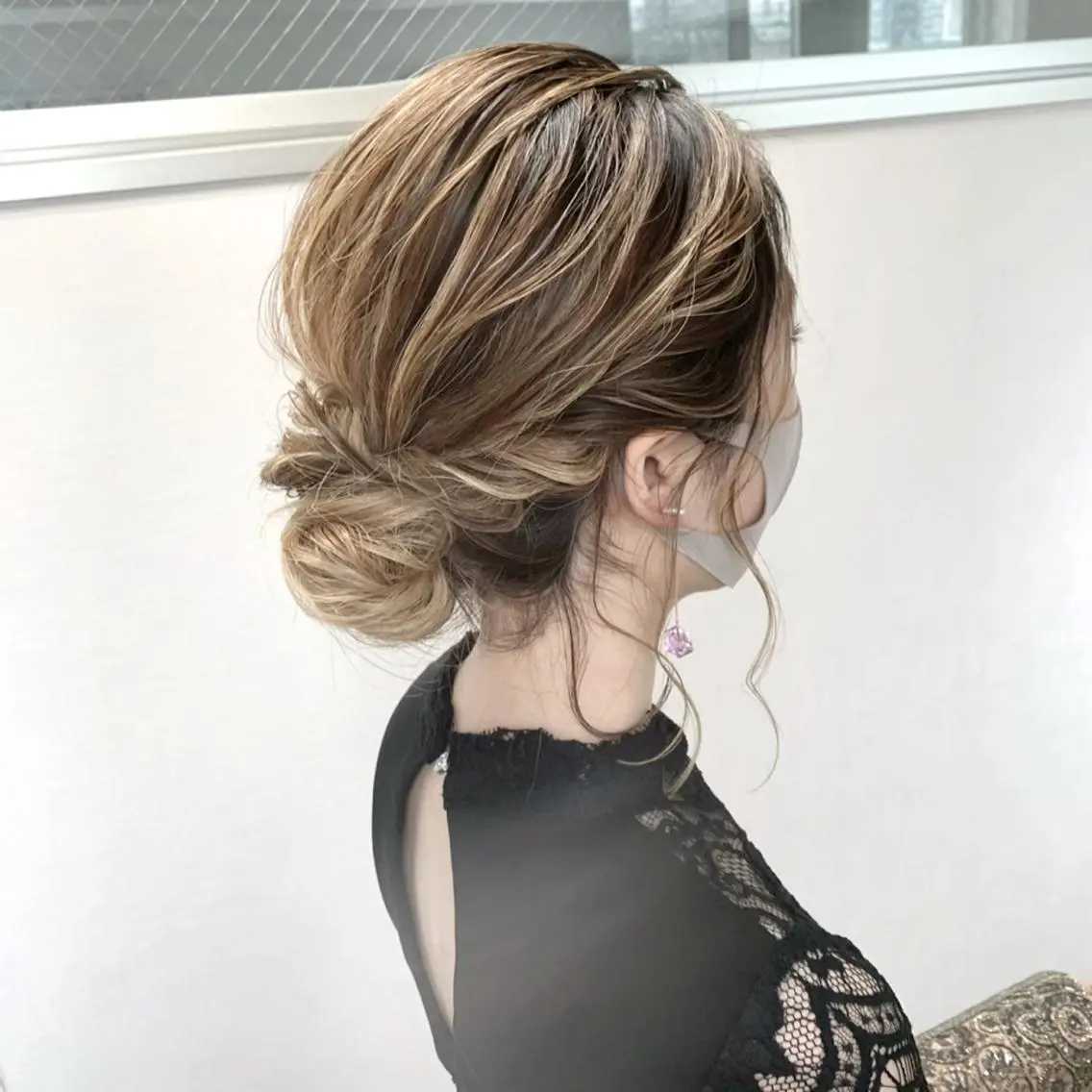 ヘアアレンジ お団子ヘア 結婚式・ブライダル ヘアセット 松井那津子 /ハイライトブリーチのヘアスタイル