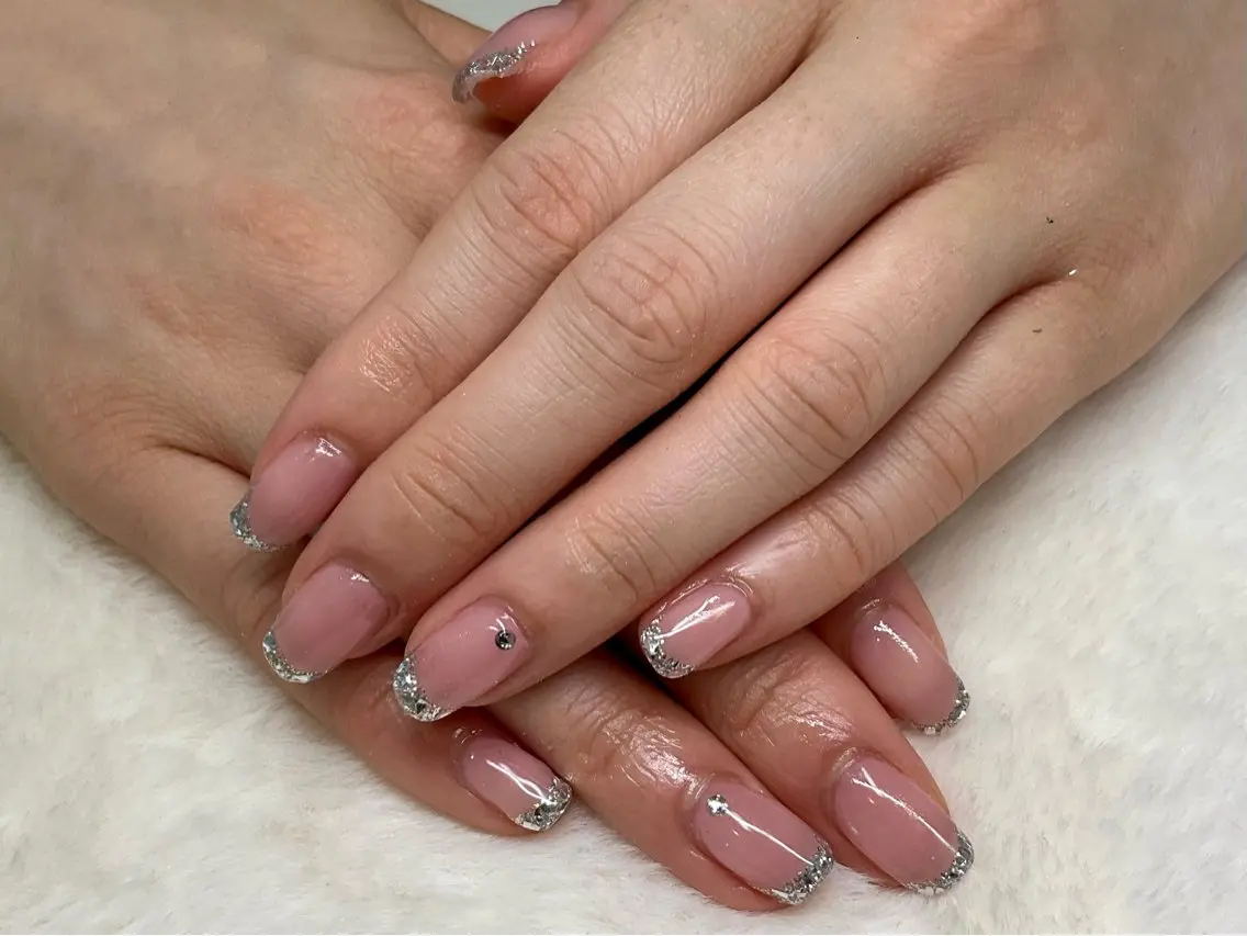 ネイル フレンチネイル ガラスフレンチ キラキラネイル ハンドネイル ハンドケア 心斎橋Salon Epokkuのネイルデザイン