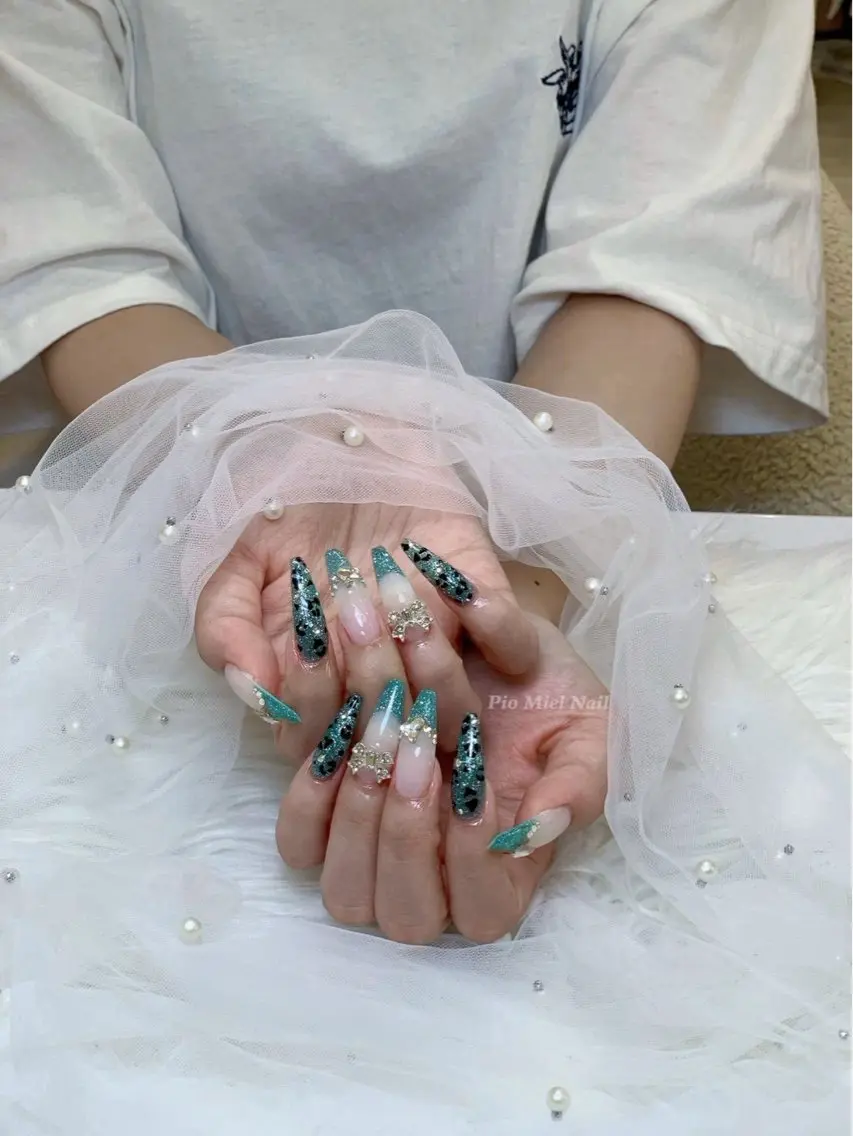 ネイル ハンドネイル HANA 長さだしのネイルデザイン