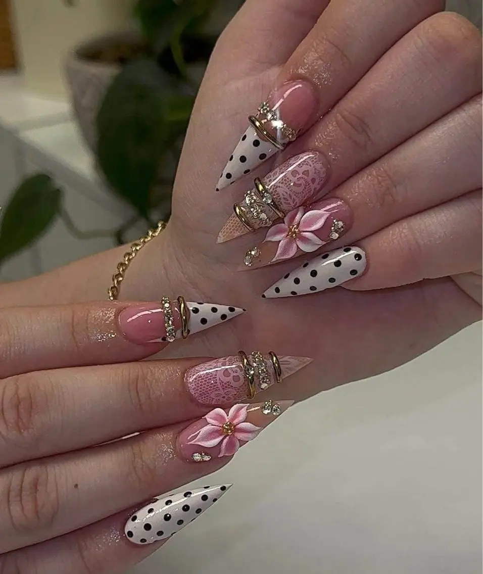 ロング ハンドネイル T&D NailSalonのネイルデザイン