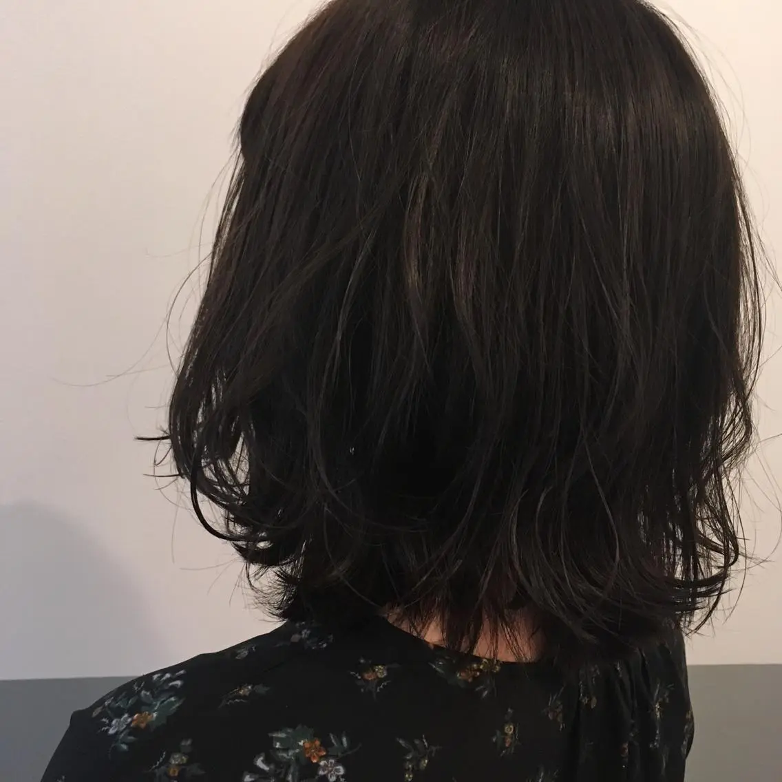 ミディアム カラー RINA🧤 デザインとボブのヘアスタイル