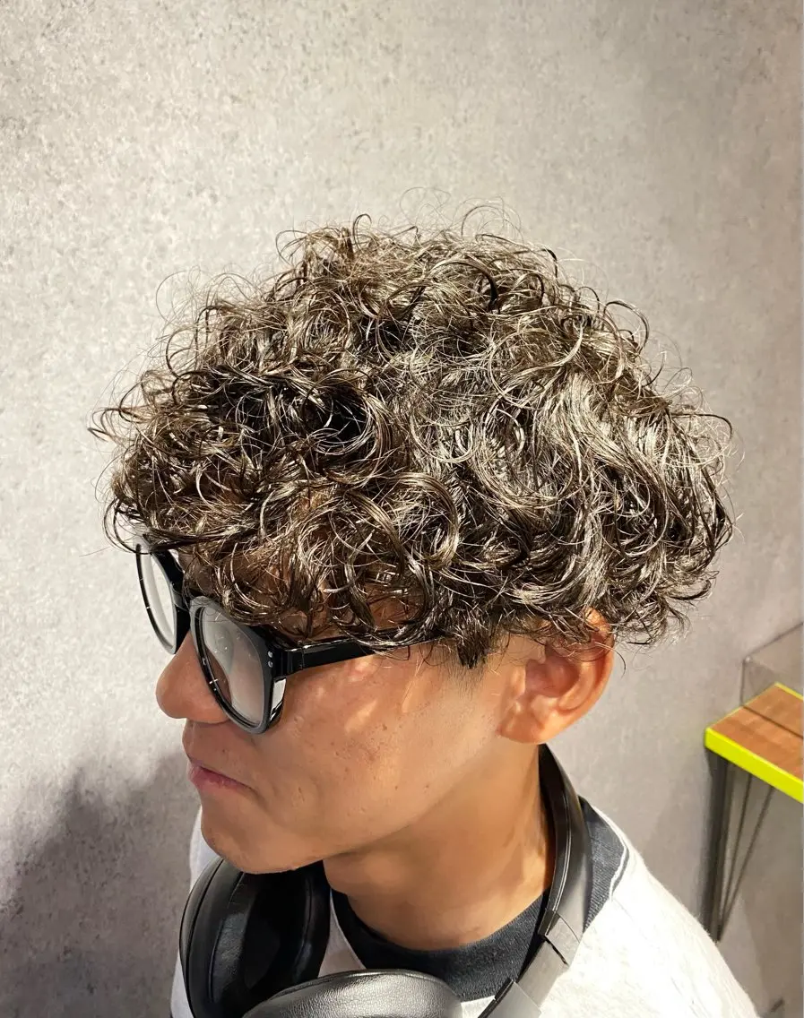 ミディアム パーマ ミディアムパーマ プードルパーマ 前原 凌汰のヘアスタイル