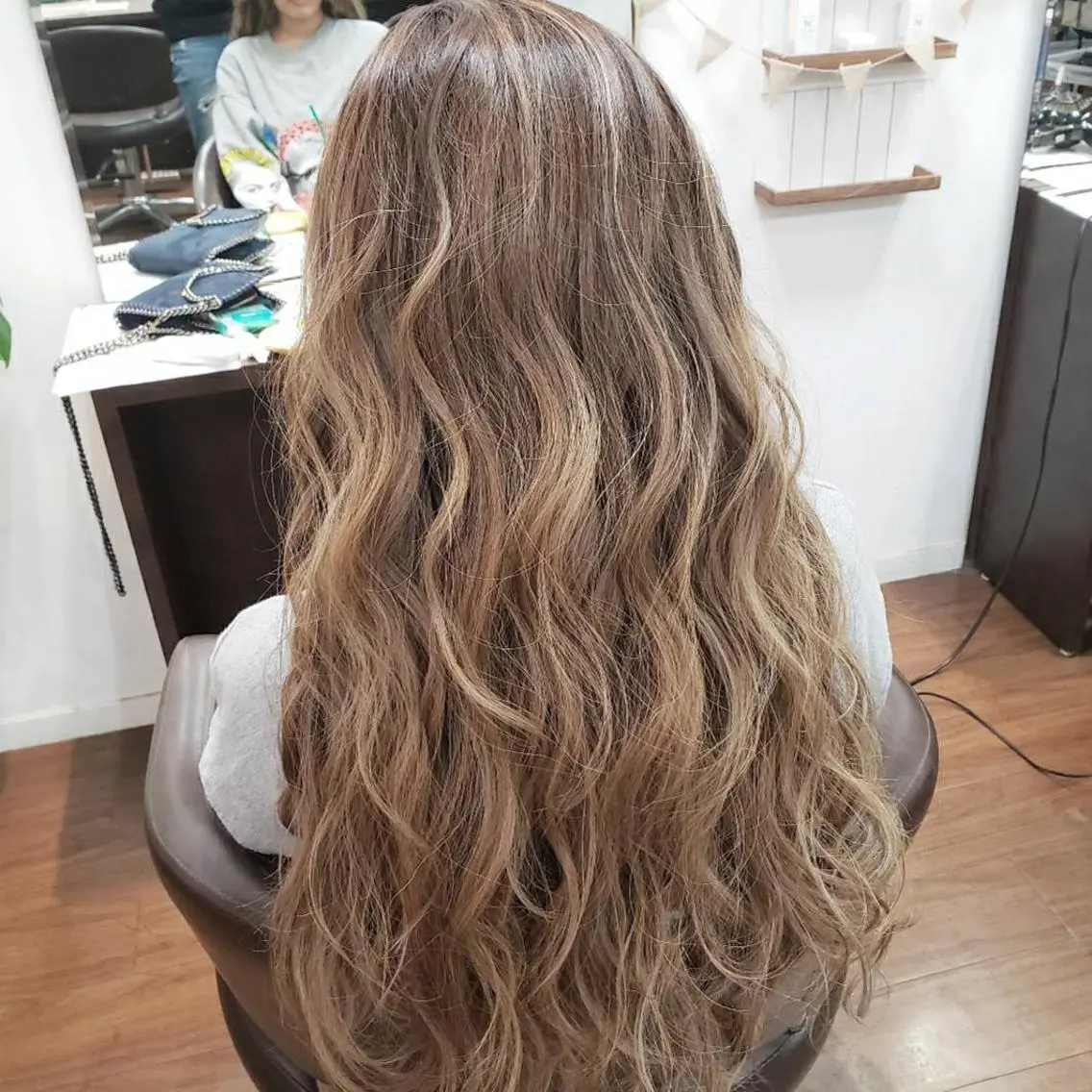【特別クーポン】ブリーチ＋カラー＋シールエクステ40枚〜の写真