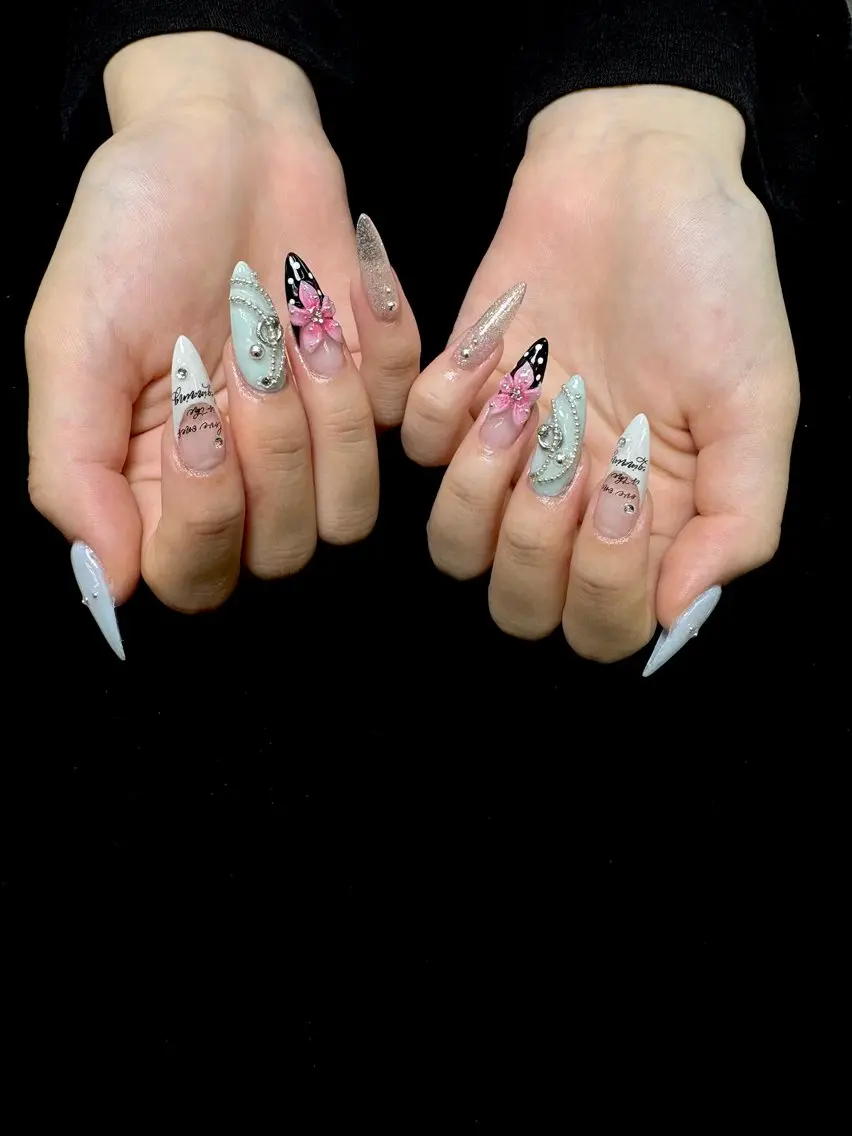 ネイル ハンドネイル ongles chicのネイルデザイン