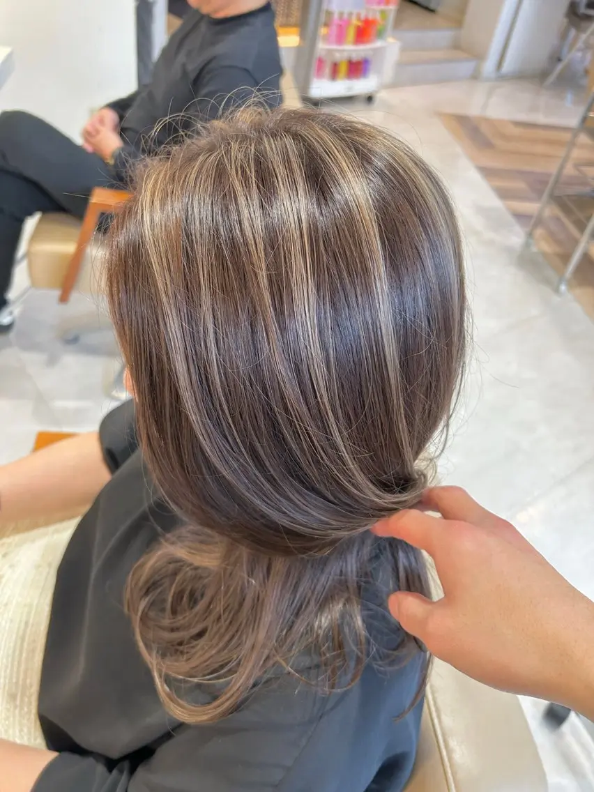 ロング カラー シールエクステ バレイヤージュ ベージュカラー ブリーチ ケアブリーチ カット ヘアカラー 大阪梅田/レイヤー/ ハイライト/yuuのヘアスタイル