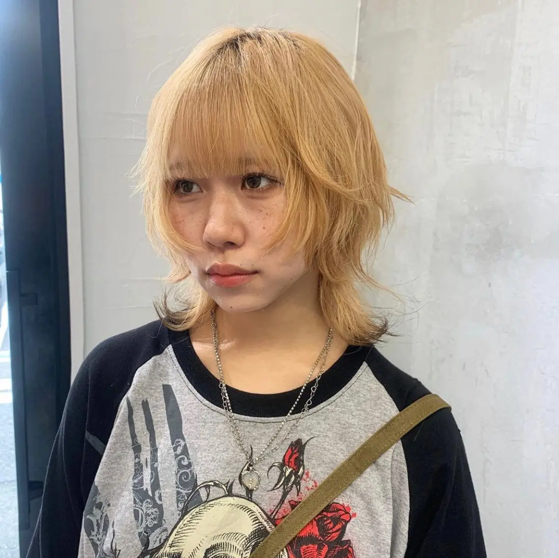 ミディアム カット ヘアカラー トリートメント 🤍aimi🤍 ウルフ/韓国ヘアのヘアスタイル
