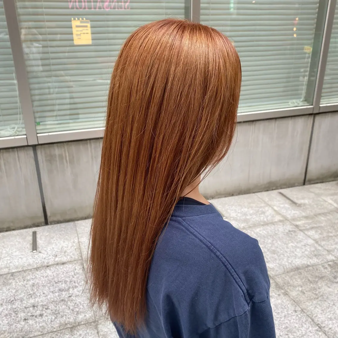 セミロング カラー ブリーチ オレンジ ヘアカラー Yamada Ami🪐のヘアスタイル