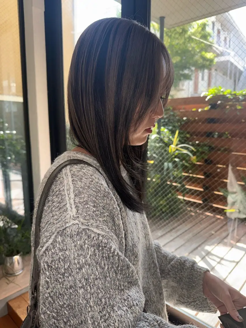 セミロング ヘアカラー イシイ モエカのヘアスタイル