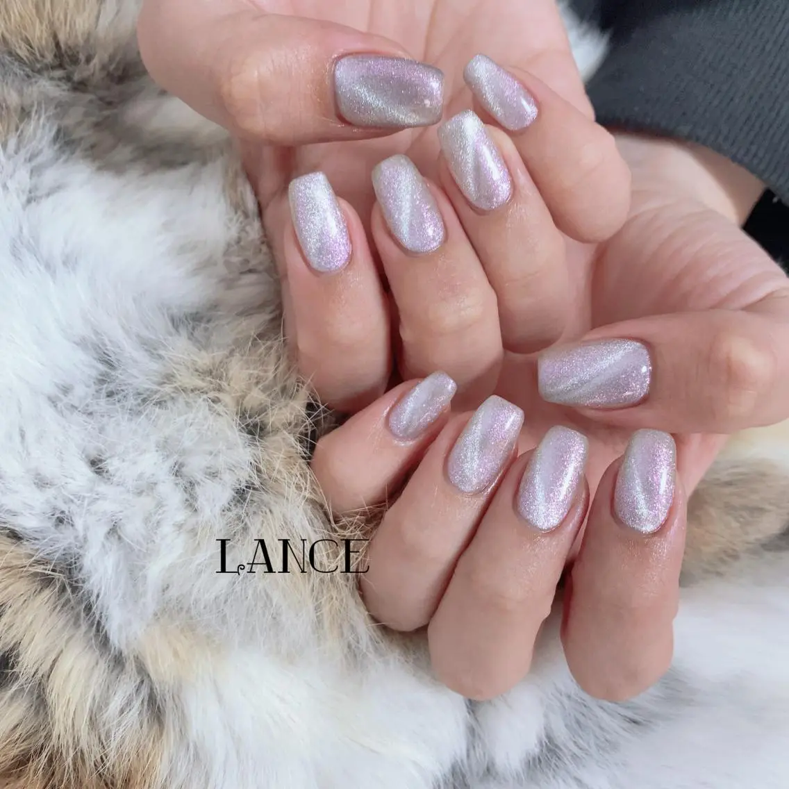 ミディアム ネイル オーロラネイル フレンチネイル キラキラネイル ワンホンネイル 冬ネイル ハンドネイル Lance nailのネイルデザイン
