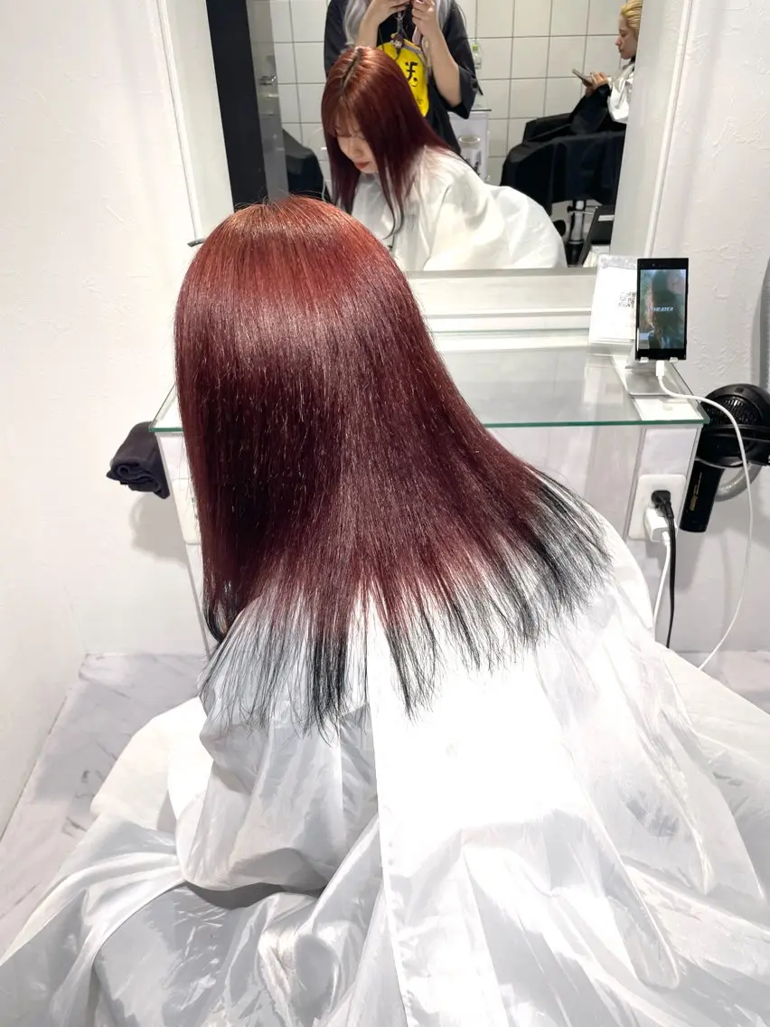 セミロング カラー ブリーチ ブラウンカラー ケアブリーチ デザインカラー レッドカラー 表参道♡暗髪♡ 艶カラー♡アユミのヘアスタイル