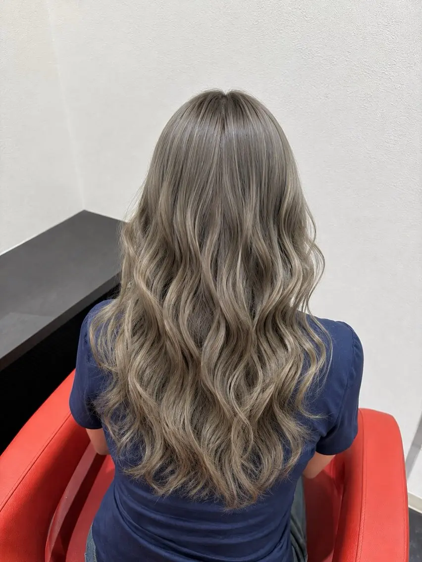 カラー ヘアカラー 沢木 陽菜のヘアスタイル