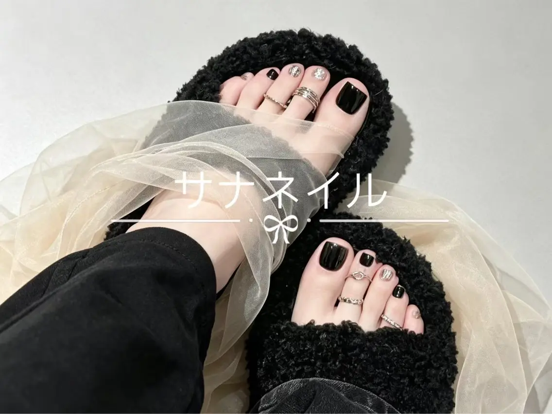 ネイル フットネイル ラメ(グリッター) シルバー sana ここのネイルデザイン