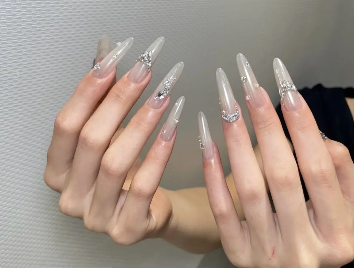 ネイル 長さ出し 韓国ネイル ロングネイル 持ち込み シルバー Yoxie ミキのネイルデザイン