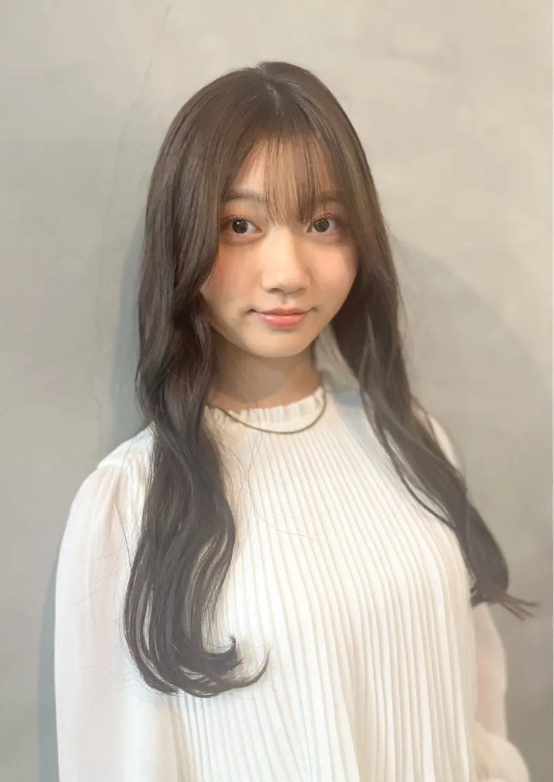 ロング カラー アッシュ アッシュグレー 透明感カラー カット ヘアカラー トリートメント 西村 ようこのヘアスタイル