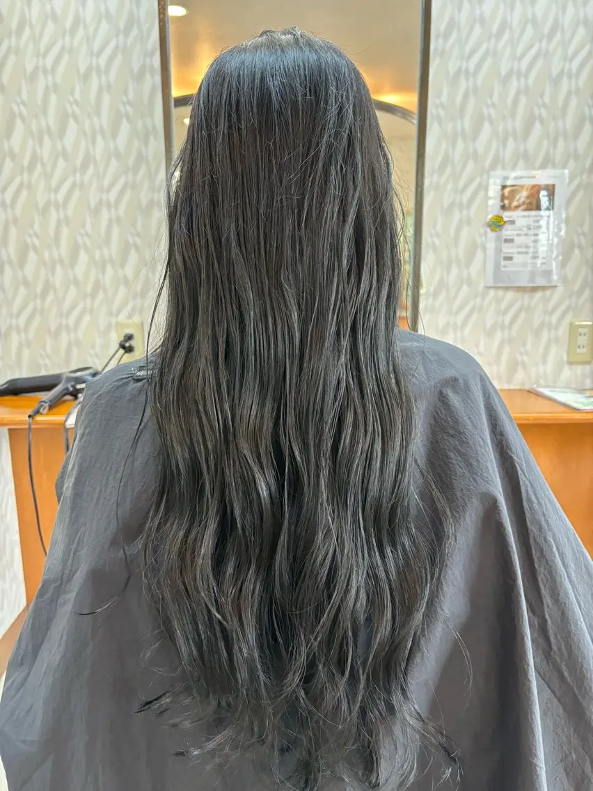 ロング カラー カット パーマ 亀山 来未のヘアスタイル