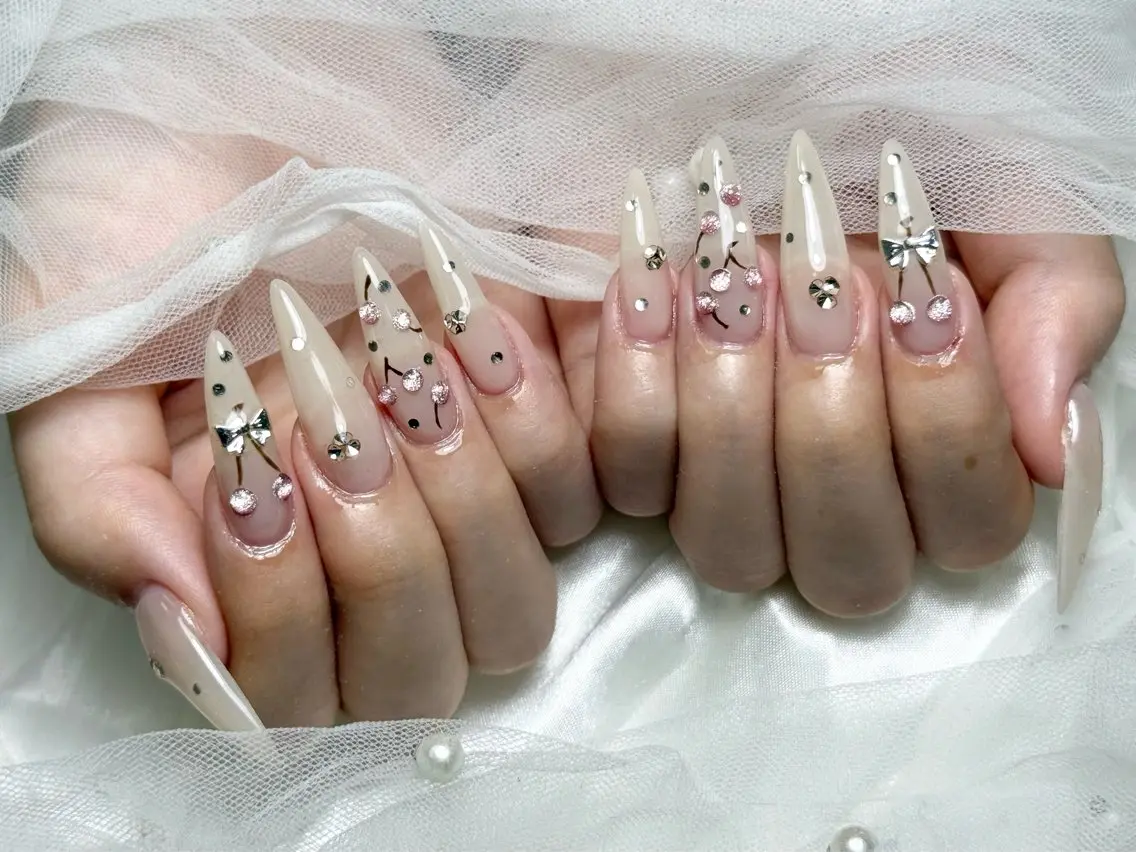 ネイル ハンドネイル Roi〈ロワ〉 Minakoのネイルデザイン