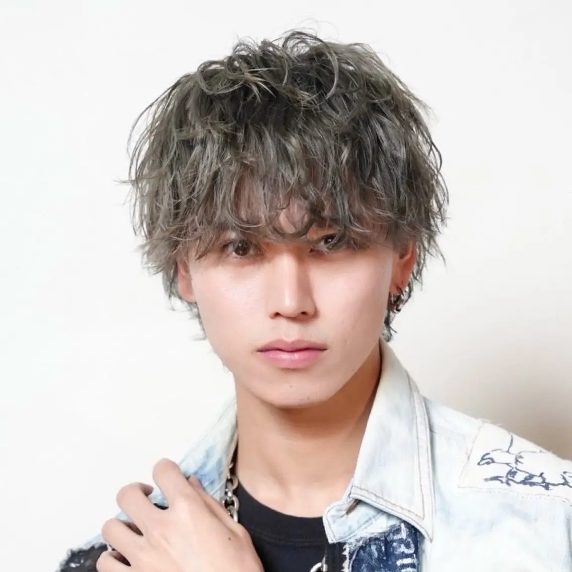 ショート カラー パーマ メンズ グレージュ カット ヘアカラー トリートメント 🔥メンズ極🔥韓国 シャドウ/波巻き柿崎のヘアスタイル