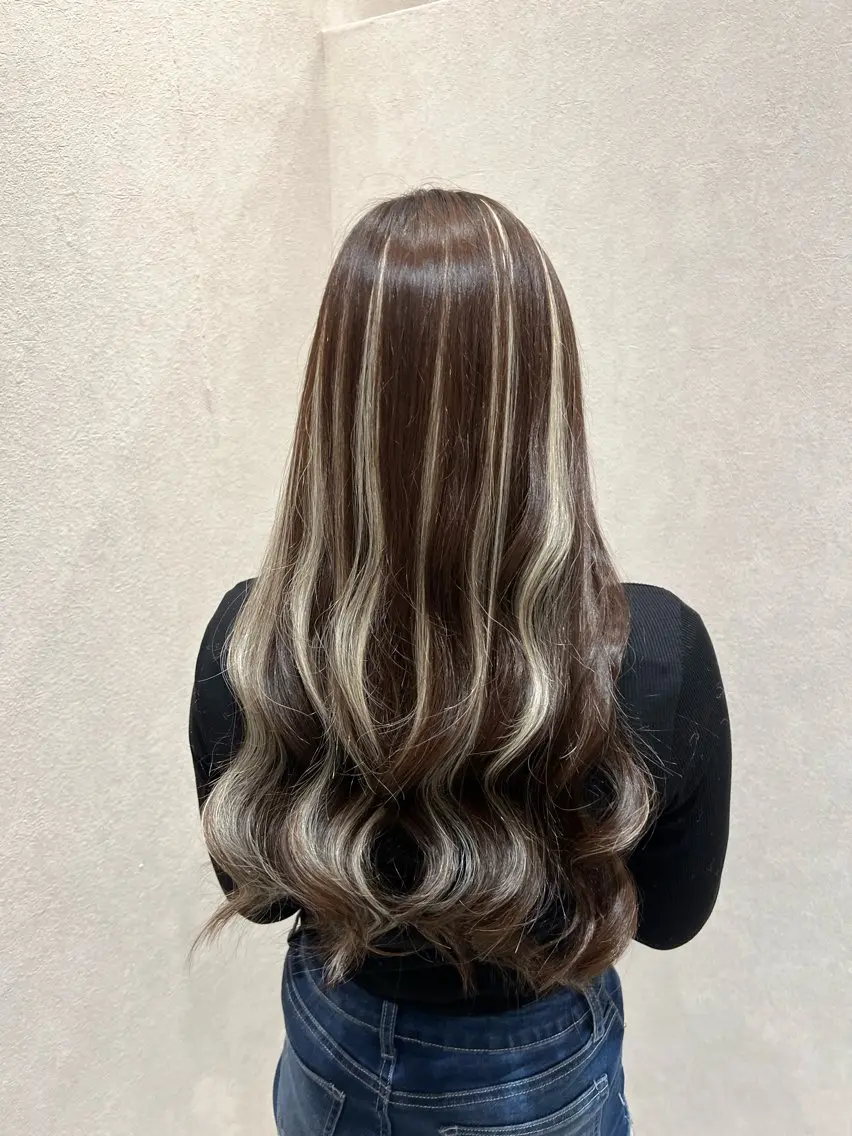 ロング エクステ ハイライト 小池 夏美のヘアスタイル