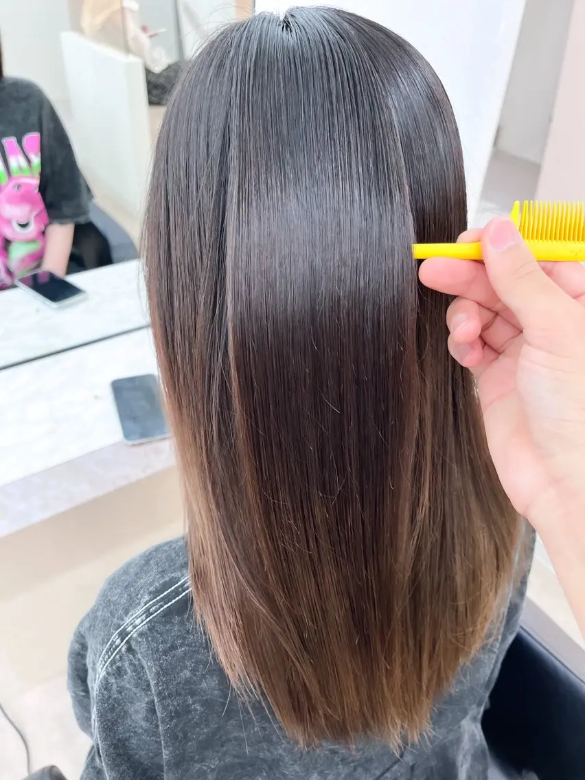 セミロング レイヤーカット ハッシュレイヤー特化のヘアスタイル