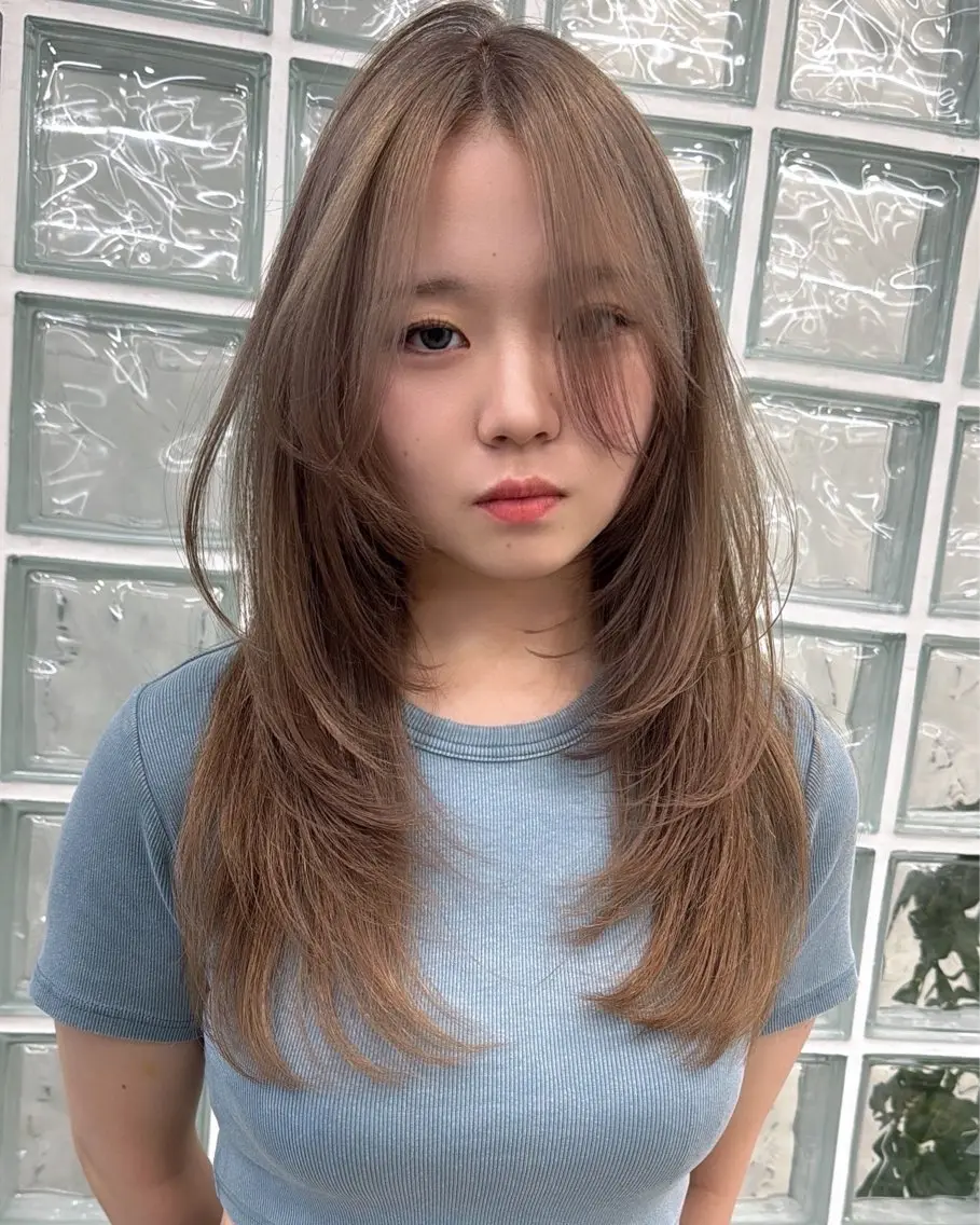 ロング カット ツヤ髪ミルクティー ベージュ🪽/三藤のヘアスタイル