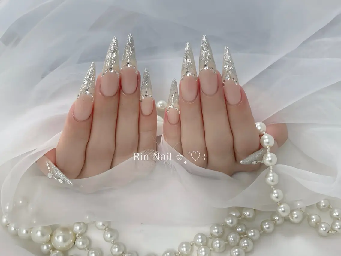 ネイル ボルドー フレンチネイル グラデーション キラキラネイル 韓国ネイル ハンドネイル Rin Nail Shinokuboのネイルデザイン