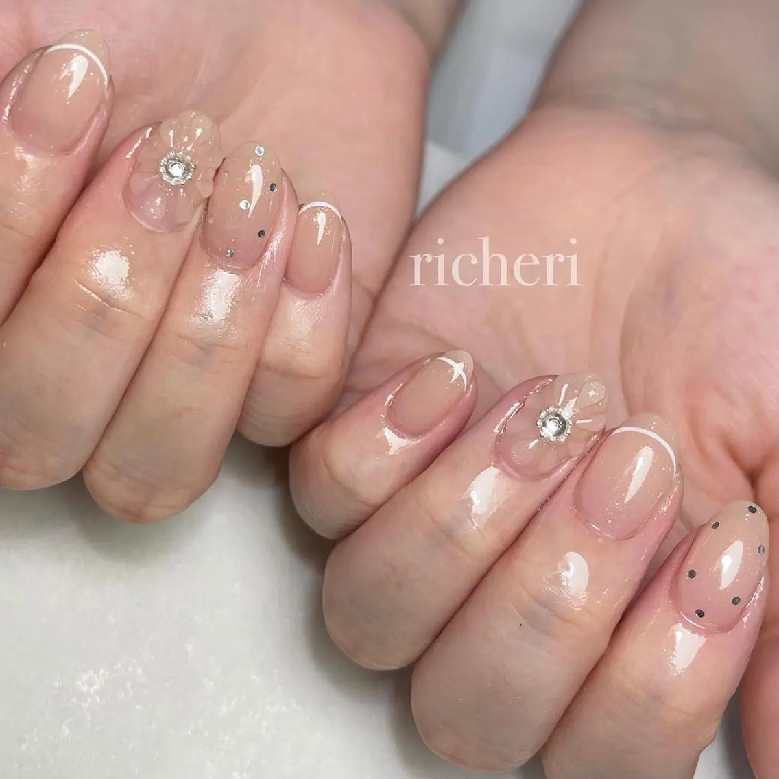 ミディアム ネイル ハンドネイル richeri beautyのエステ・リラクイメージ