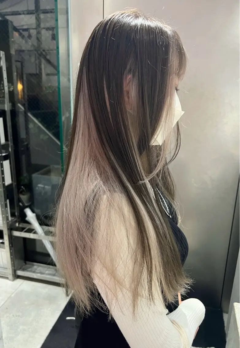 ロング カラー インナーカラー ヘアカラー CHERIEブリーチ ダブルカラー 天神のヘアスタイル