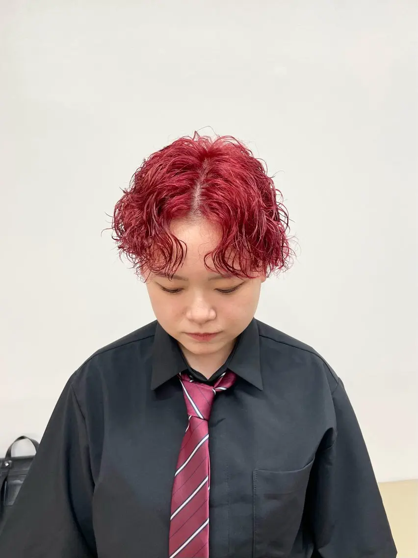 ショート カラー ブリーチ 神田 凜音のヘアスタイル