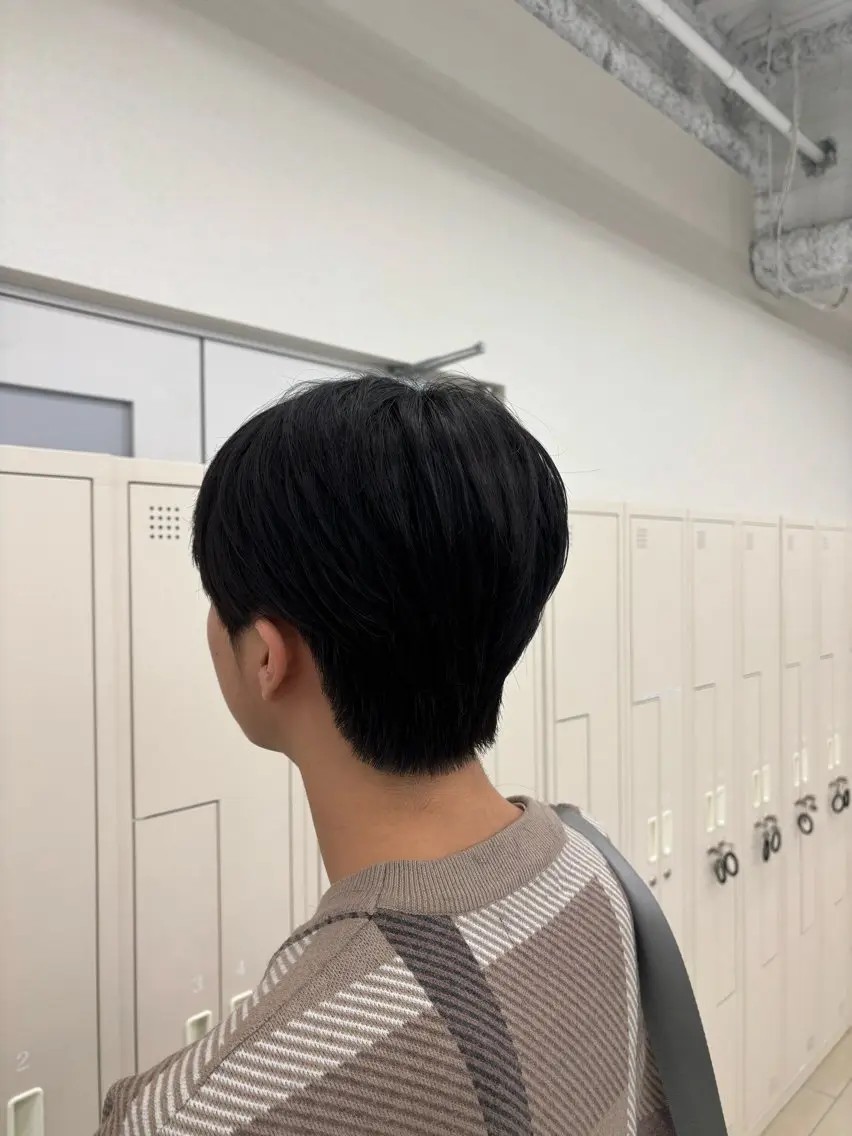 メンズ 《期間限定無料》 ミディアムカット✂️のヘアスタイル