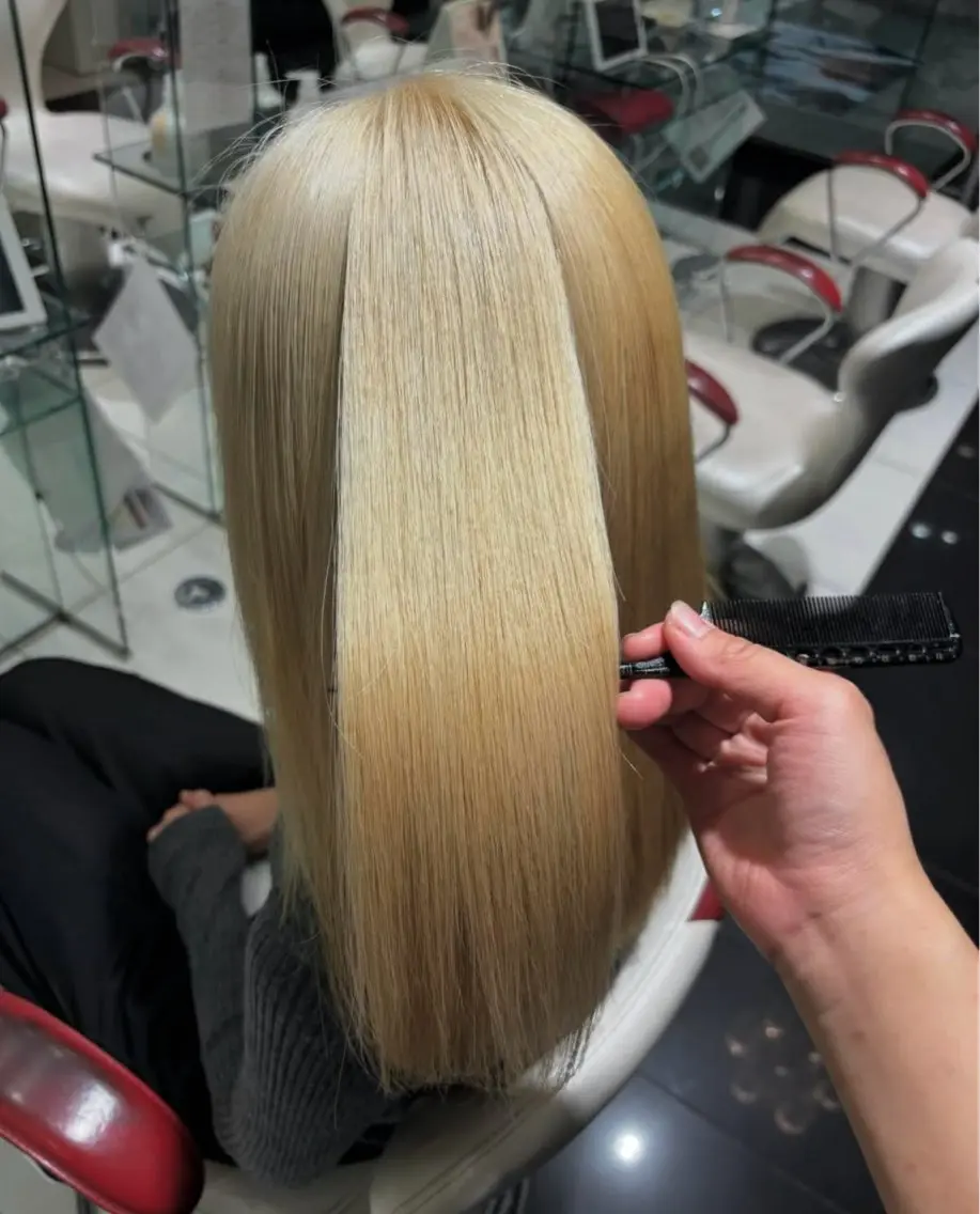 ミディアム カラー ブリーチ 髪質改善 トリートメント おいで まなみのヘアスタイル