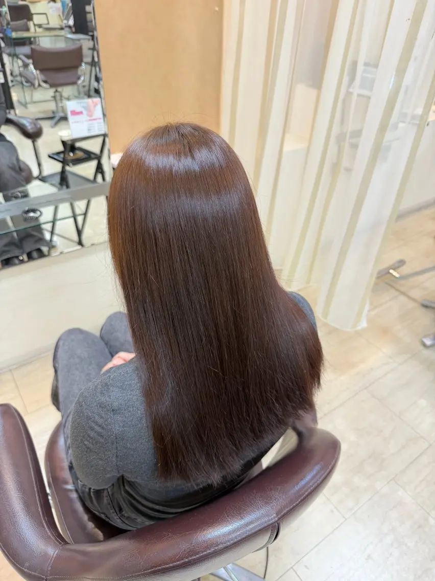 ミディアム 岸田 奈々/ 艶髪/トレンドカラーのヘアスタイル