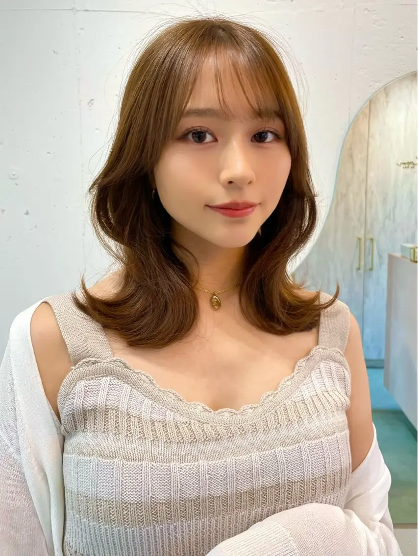 ミディアム カラー ベージュカラー ブリーチ 透明感カラー ダブルカラー グレージュ カット ヘアカラー 上品ヘア🤍顔周り/ レイヤー✨/林遼一郎のヘアスタイル