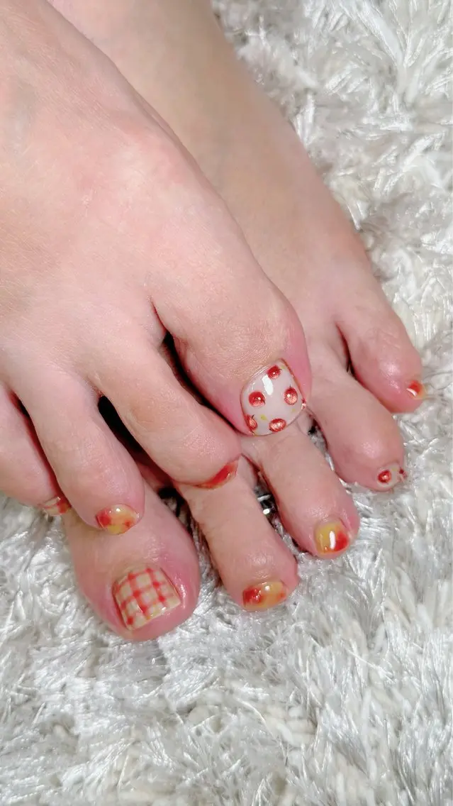 ネイル フットネイル shino🌟 痛ネイルのネイルデザイン