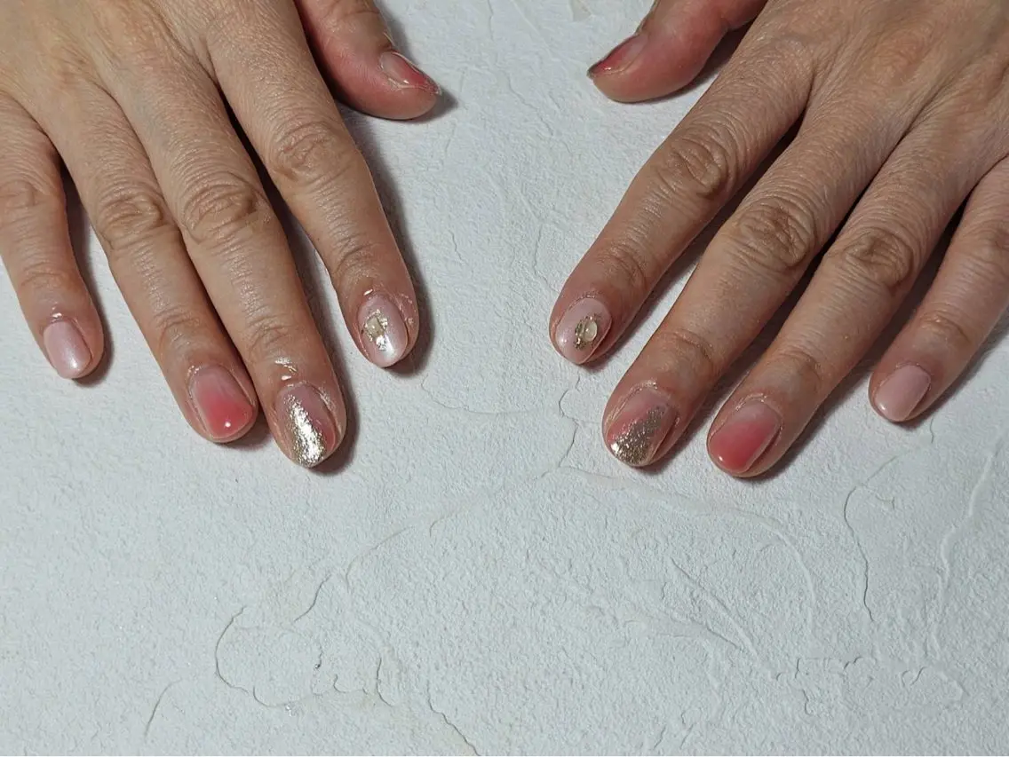 ネイル オーロラネイル フラワーネイル フットネイル フレンチネイル ジェルネイル ハンドネイル mogunail &blowのネイルデザイン